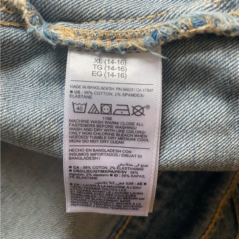 Old Navy Light Blue Denim Jacket in Girls‎ XL